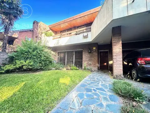 Casa 5 ambientes con 2 baños