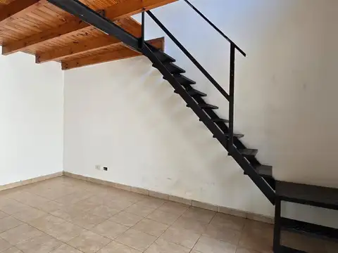 Alquiler PH 2 ambientes con patio en Villa Adelina