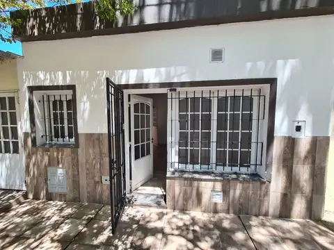 Alquiler Casa 1 Dormitorio con Patio y Lavadero