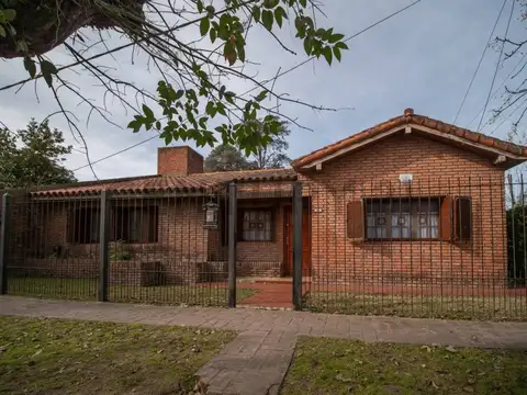 Casa 4 ambientes con 1 baño