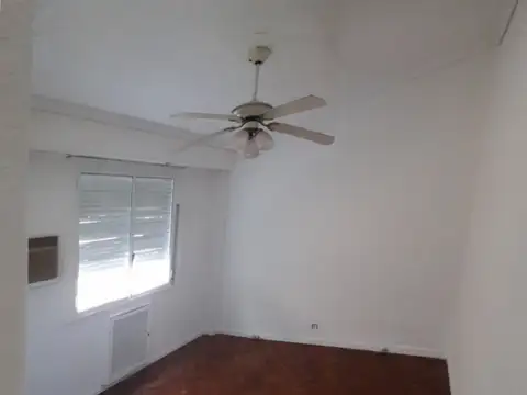 Excelente tres ambientes con dependencias