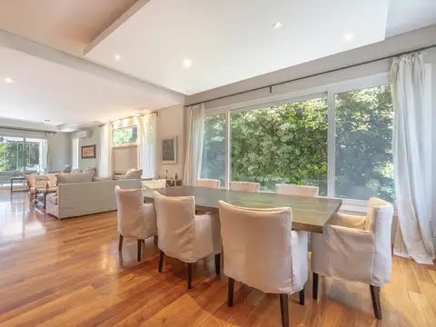 Casa 7 ambientes con 6 baños