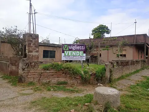 CASA AMERICANA EN ESQUINA DE BERAZATEGUI U$S 121.000.-