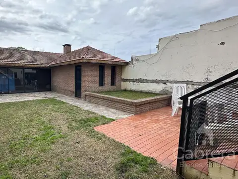 Casa de tres dormitorios en venta en La Plata