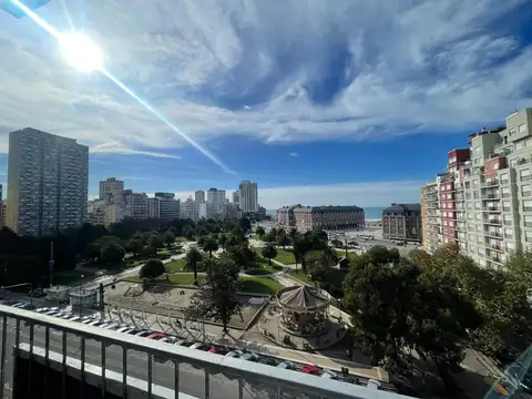 Venta de departamento 2 amb ampios con vista a Plaza Colon