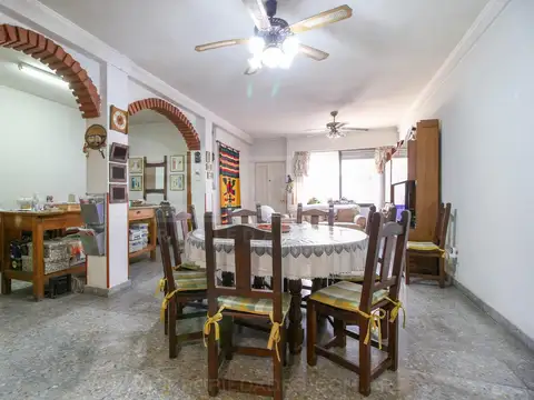 Emilio Zola al 5600 esquina Falucho