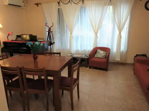 Depto Tipo Casa en Venta de 4 ambientes