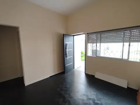 Depto Tipo Casa en Alquiler en Moron Sur, $ 600.000