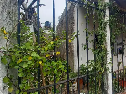 Calle 190 entre 49 y 50 al 800