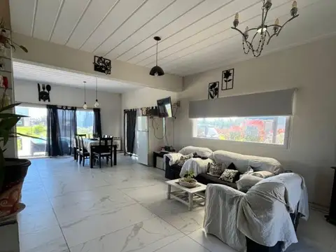 Casa en Venta con 4 cocheras