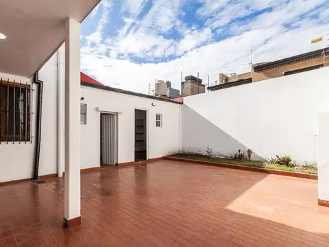 VENTA CASA 3 AMB. COCHERA Y PATIO LOMAS DE ZAMORA