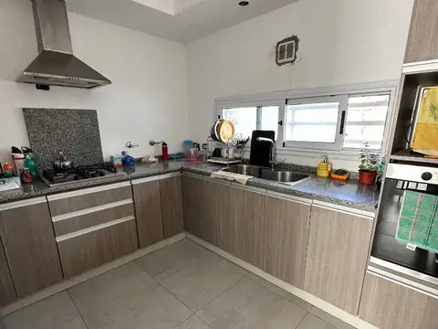 CASA EN VENTA - VILLA PARQUE SICARDI