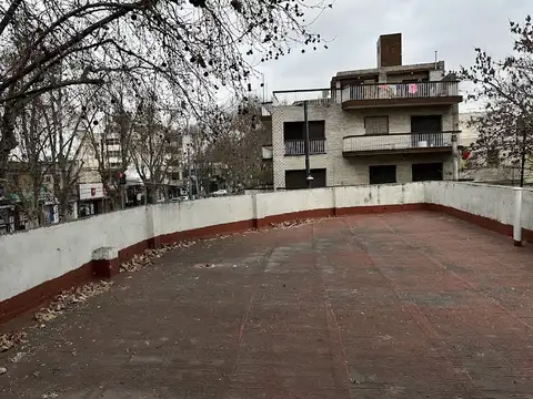 LOCAL DE 22 MTS2 y ESPACIO AEREO DE 125 MTS2