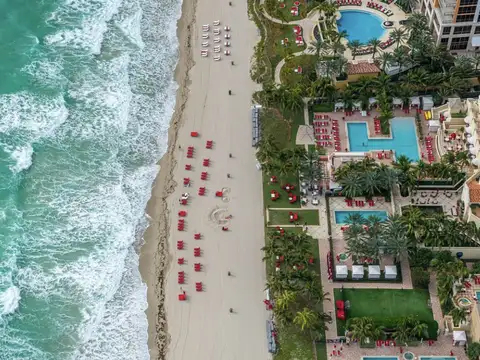 17749 Collins Ave  al 17700