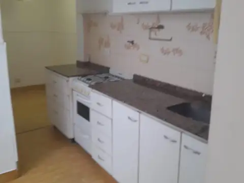 Avellaneda 300, Piso pb