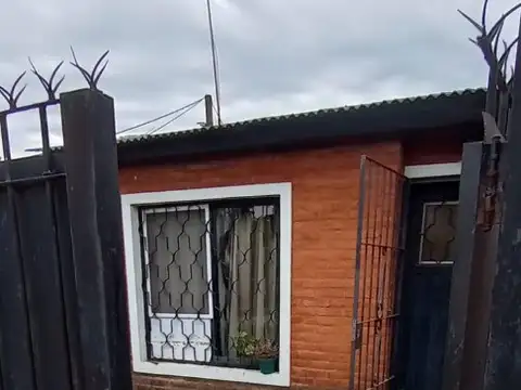 CASA EN VENTA EN DEL VISO, Excelente ubicación y muy amplia