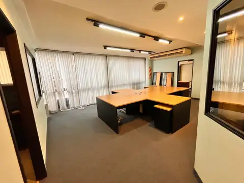 Venta - Oficina de 312,98m2 - 4 Espacios Guardacoches - Microcentro