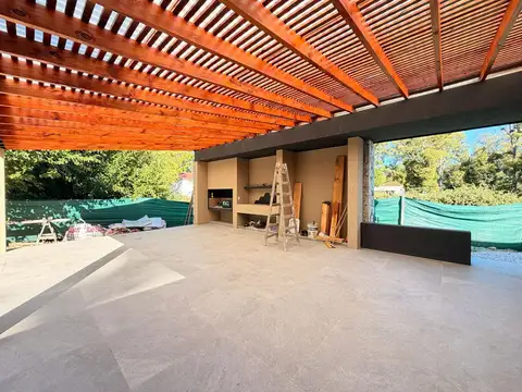 Casa en Venta con 3 cocheras