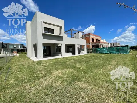 Casa 5 ambientes con 3 baños