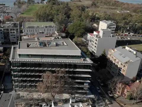 Oficina en Venta con 8 cocheras