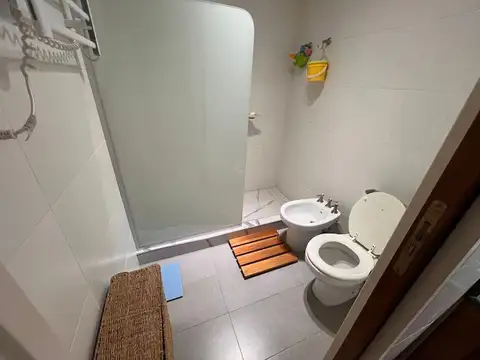 Casa 6 ambientes con 2 baños