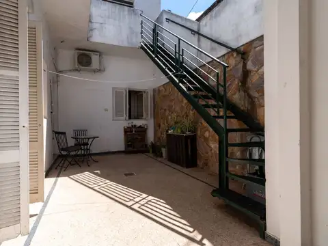 Casa 8 ambientes con 3 baños