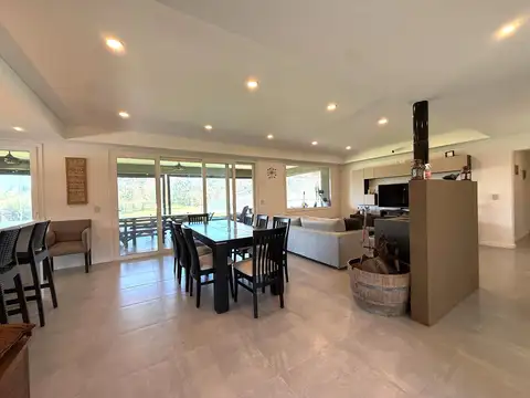 Casa 3 ambientes con 2 baños