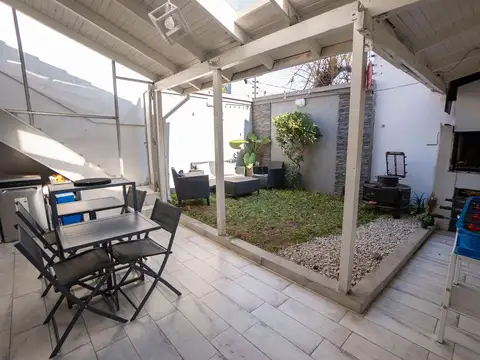 VENTA CASA 4 AMBIENTES CON JARDÍN Y PARRILLA HAEDO