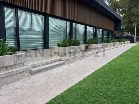 Venta de local  a estrenar en Complejo Comercial, Gonnet