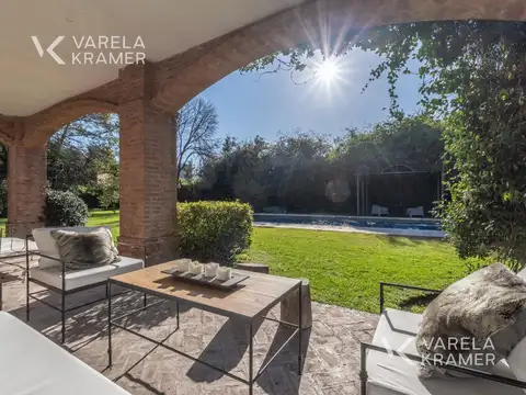 Casa 13 ambientes con 4 baños