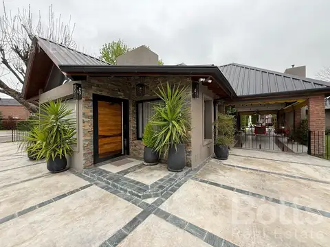 Casa 5 ambientes con 4 baños