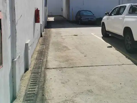 Cochera en  60 e/5 y 6