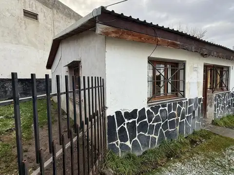 Casa 3 ambientes con 1 baño