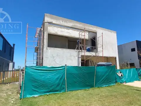 Casa 4 ambientes con 2 baños