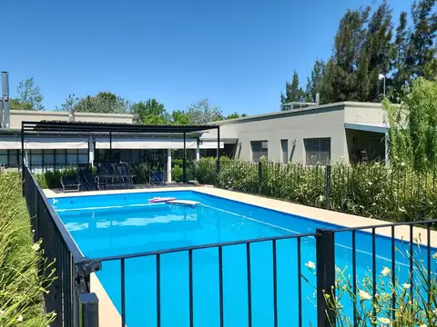 Casa 12 ambientes con 4 baños