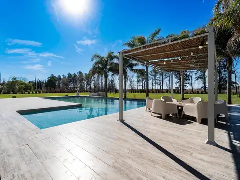 Casa en Alquiler Temporal en Puerto Roldan, USD 5.000