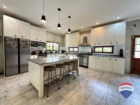 CASA 4 AMBIENTES EN VENTA GUERNICA, CON PILETA