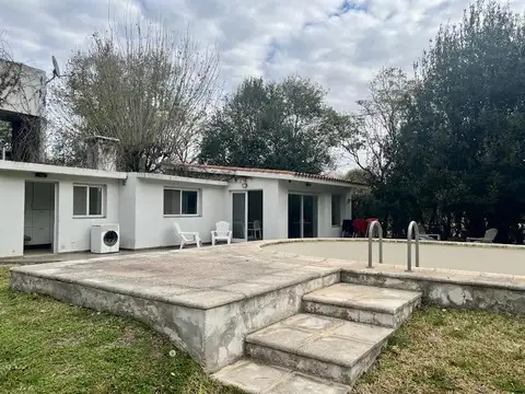 Casa en  venta en Jose Ingenieros esquina Almafuerte Funes