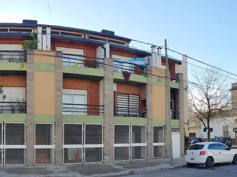 Patrón 5700, Piso 1