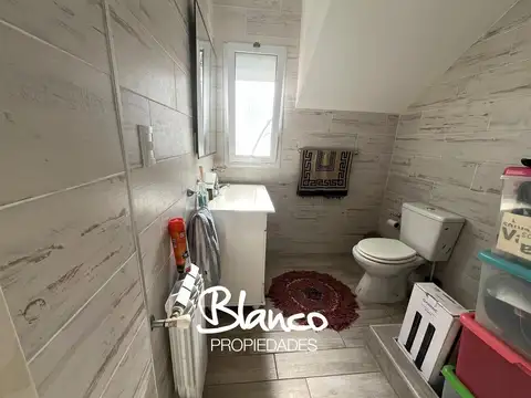 Casa 5 ambientes con 4 baños