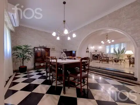 Casa 5 ambientes con 4 baños