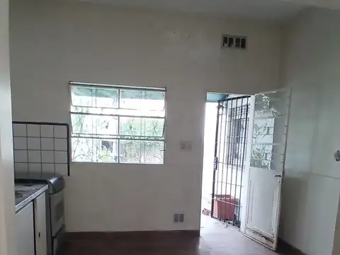 Casa Estilo americana con 3 Habitaciones, Garage y Fondo, nuevo precio! excelente ubicacion