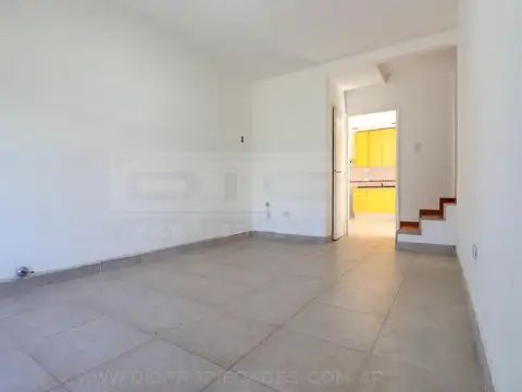 Depto Tipo Casa en Alquiler de 2 dormitorios
