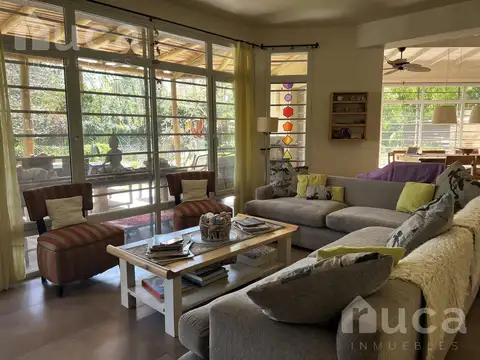 VENTA APTA CREDITO y ALQ VERANO | Excelente CASA Muy Luminosa c/Jardin y Pileta | B. Las Chacras