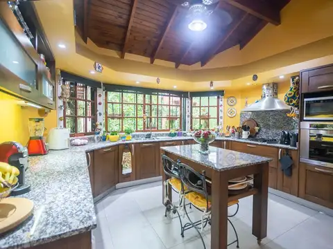 VENTA Casa 6 ambientes con Jardín en el Palomar