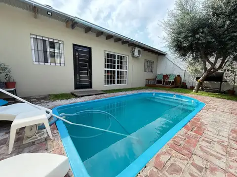 Casa 4 ambientes con 2 baños