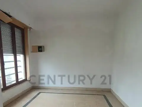 Casa 5 ambientes con 1 baño