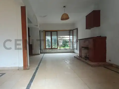 CASA EN VENTA A RECICLAR EN CALLE 24 ENTRE 61Y62.