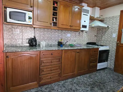 Casa en Venta con 3 cocheras