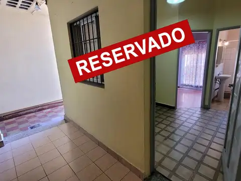 Casa Ph 3 ambientes con patio - Morón